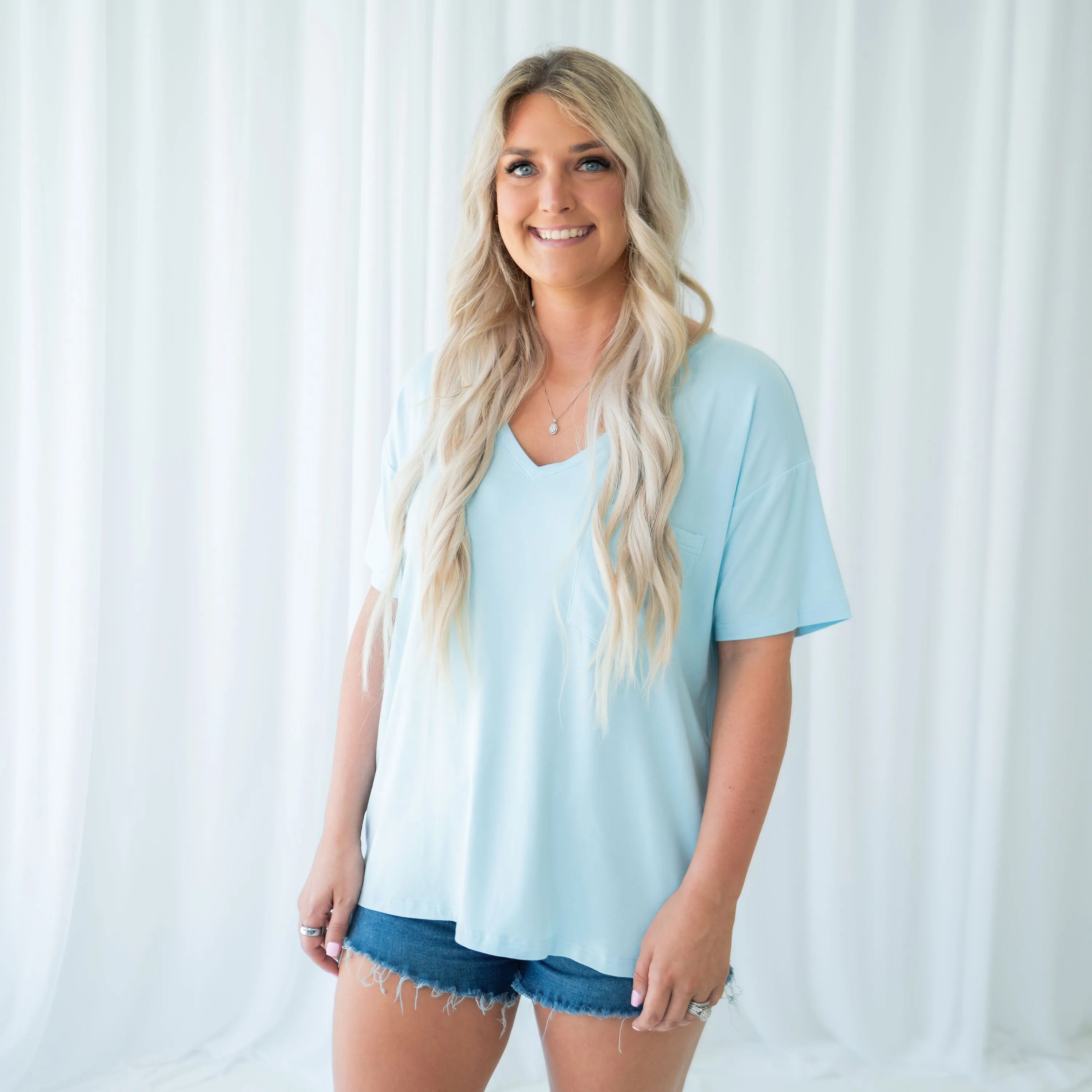 Women’s Relaxed Fit V-Neck in Powder